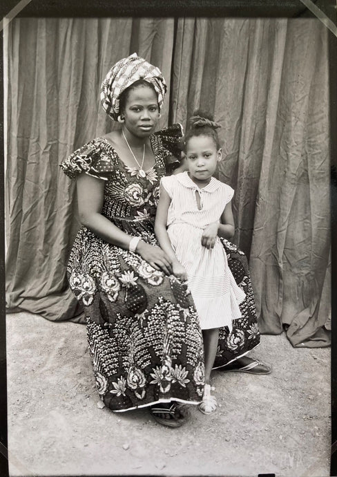 Seydou Keita - A young mother in a camisole with her daughter in a western dress